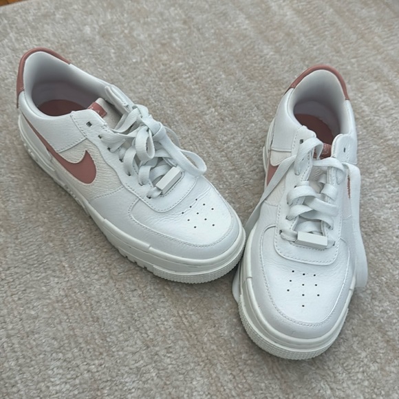 Nike sneakers - Picture 1 of 5